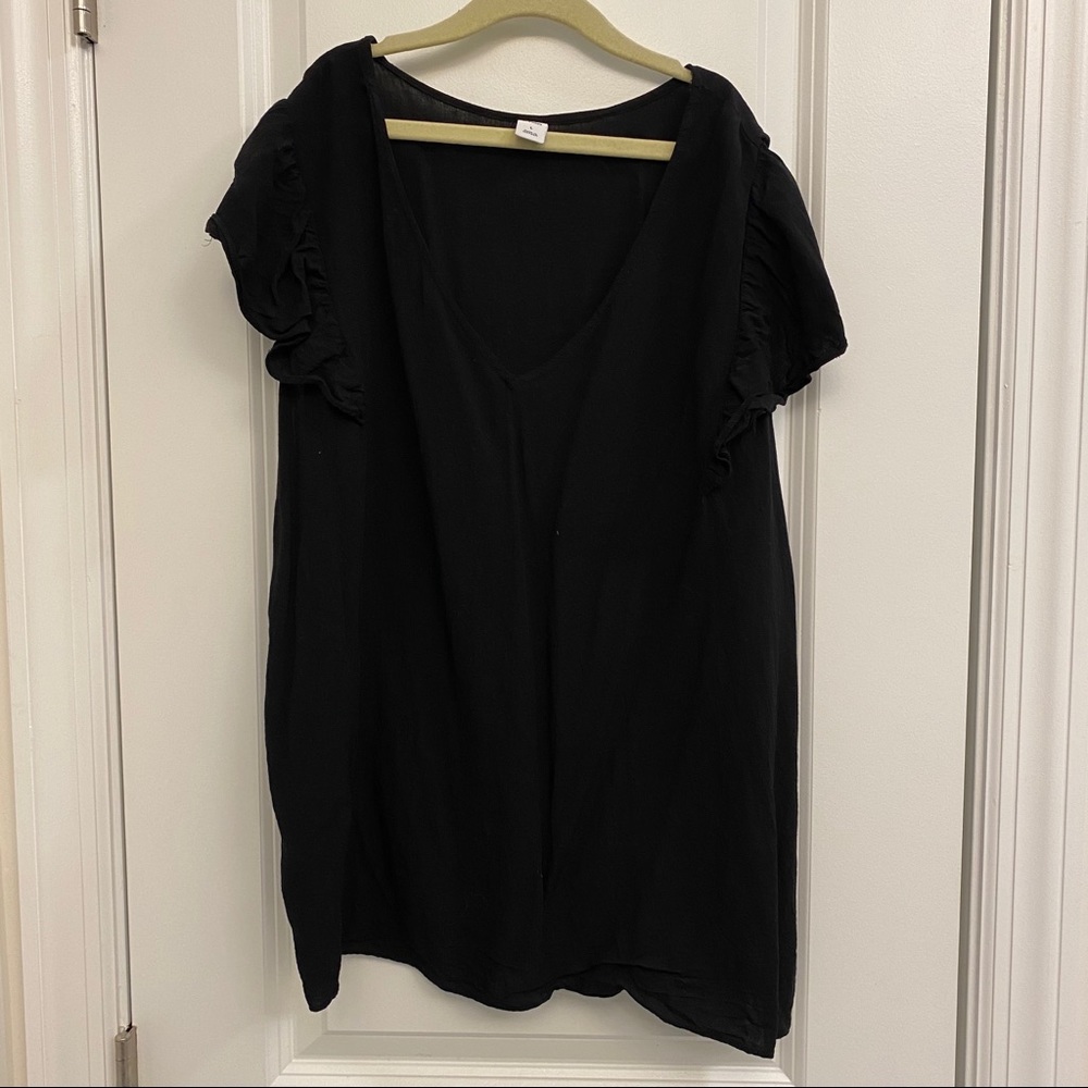 Black shirt sleeve old Navy blouse